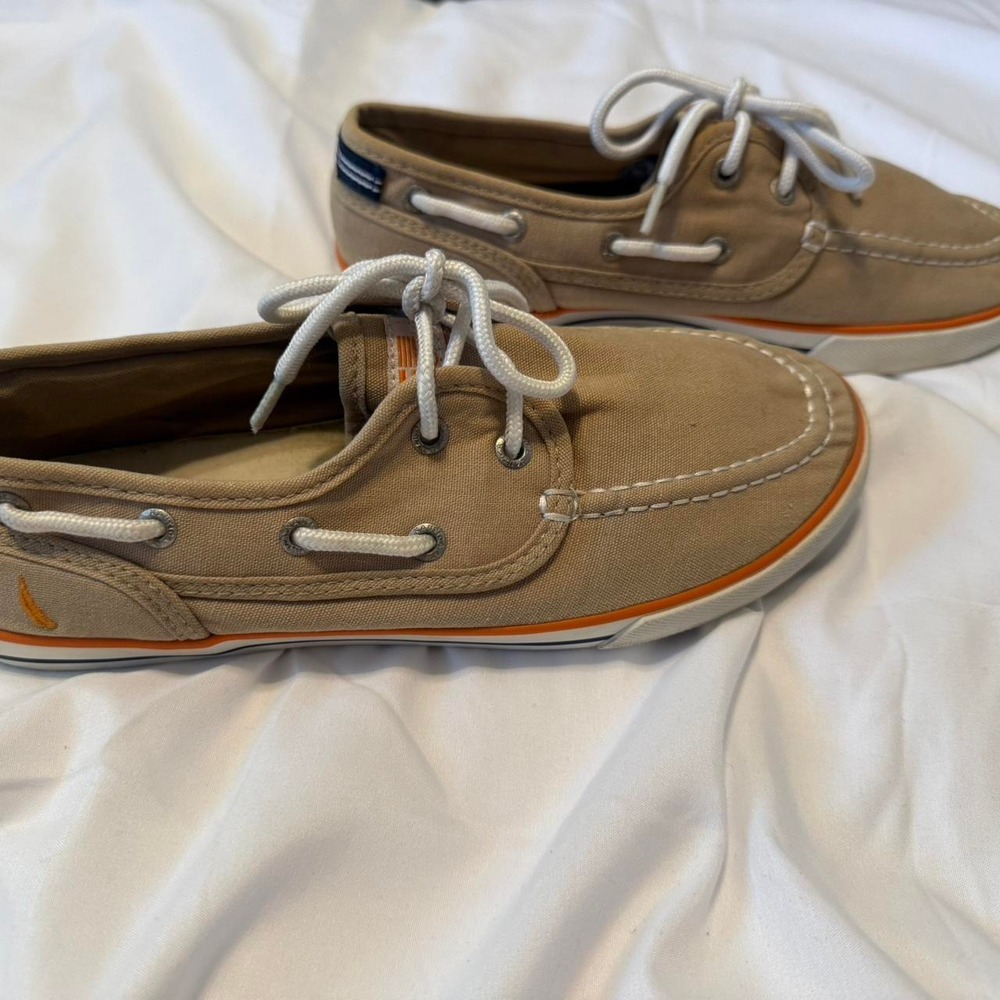 Women's size 5 nautica tan canvas boat shoes - Picture 3 of 7